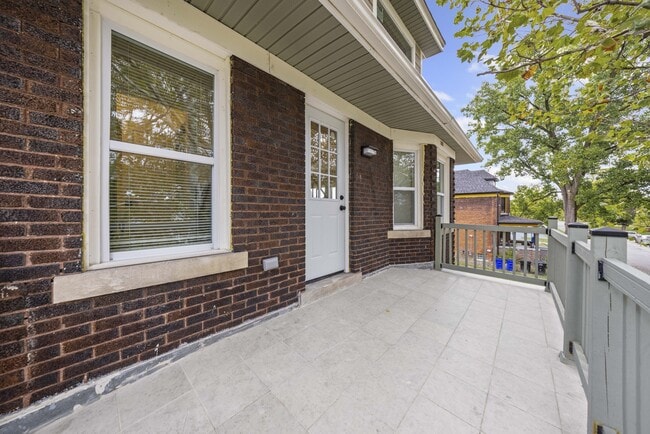 Building Photo - 520 Smith St