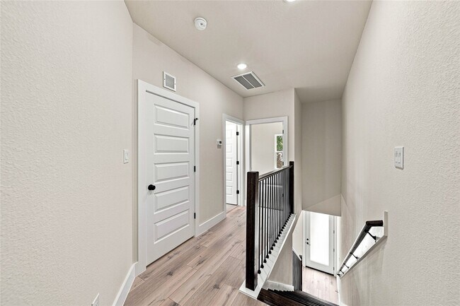 Building Photo - 5610 Kittridge St