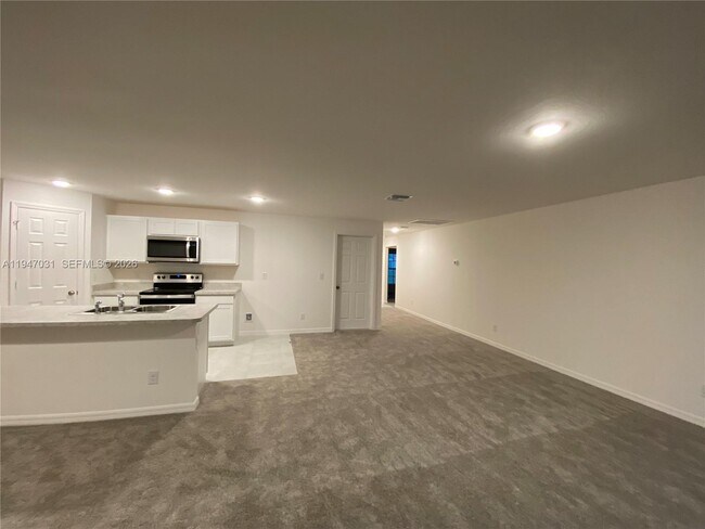 Building Photo - 328 NE 21st St