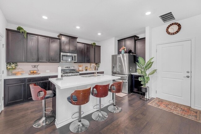 Building Photo - 112 Gracie Wy