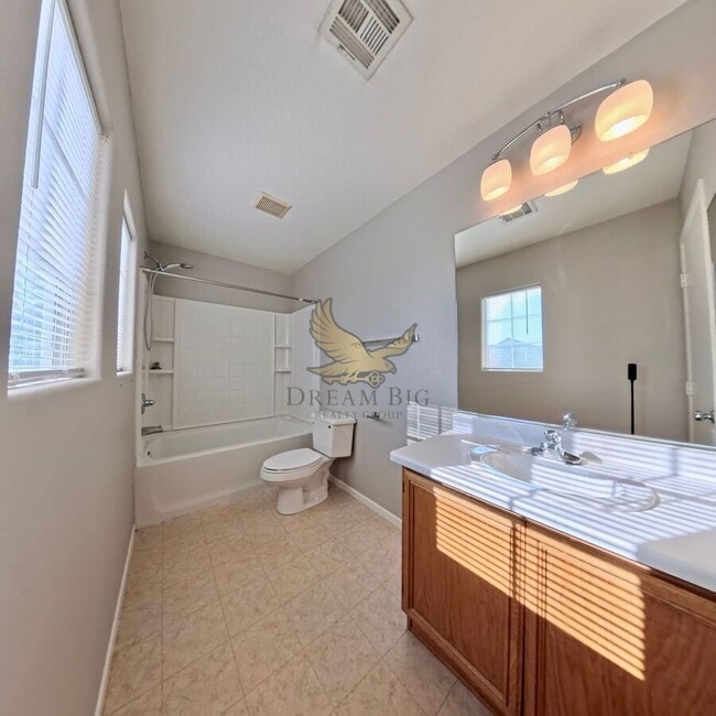 Building Photo - 548 Haunts Walk Ave