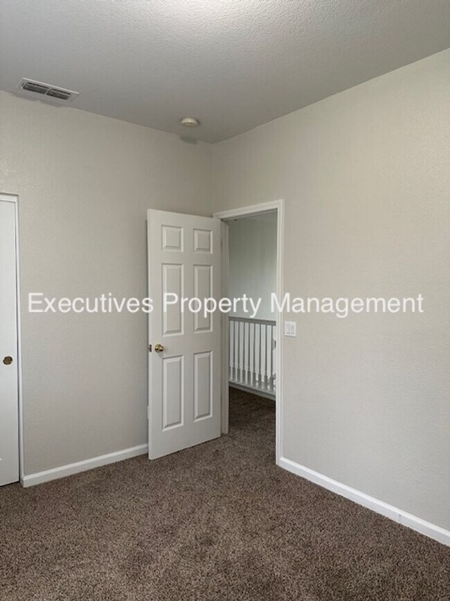 Building Photo - 3566 Santa Maria Ave