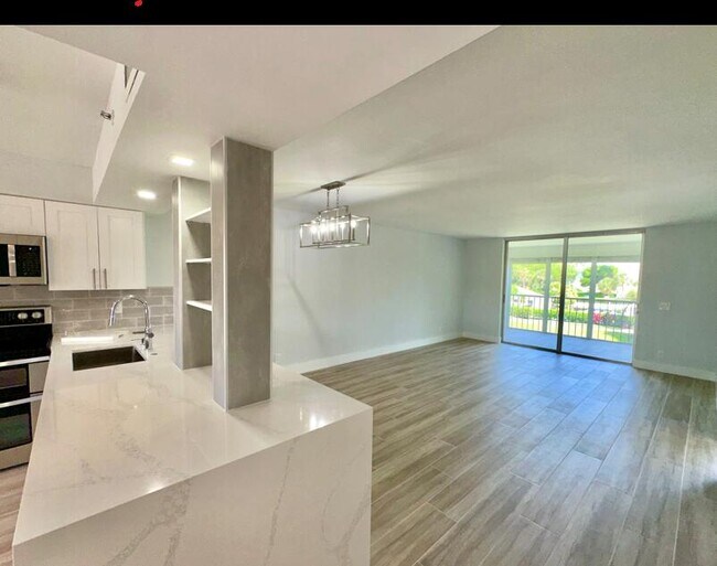 Building Photo - 14527 Bonaire Blvd