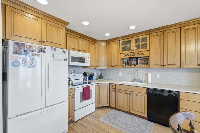 Building Photo - 5957 S Sultan Cir