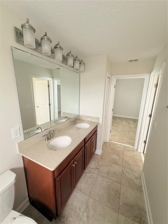 Building Photo - 7512 Summerlake Groves St