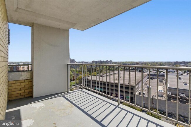 Building Photo - 301 N Beauregard St