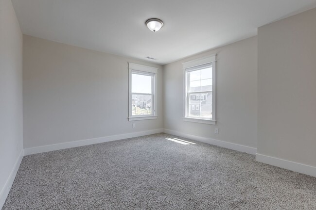 Building Photo - 5043 High Pk Hl Dr