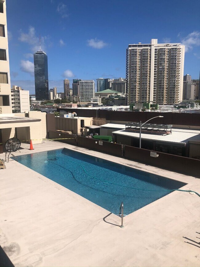 Building Photo - Kapiolani Towers - 2 Bedroom 1 Bath 1 Park...