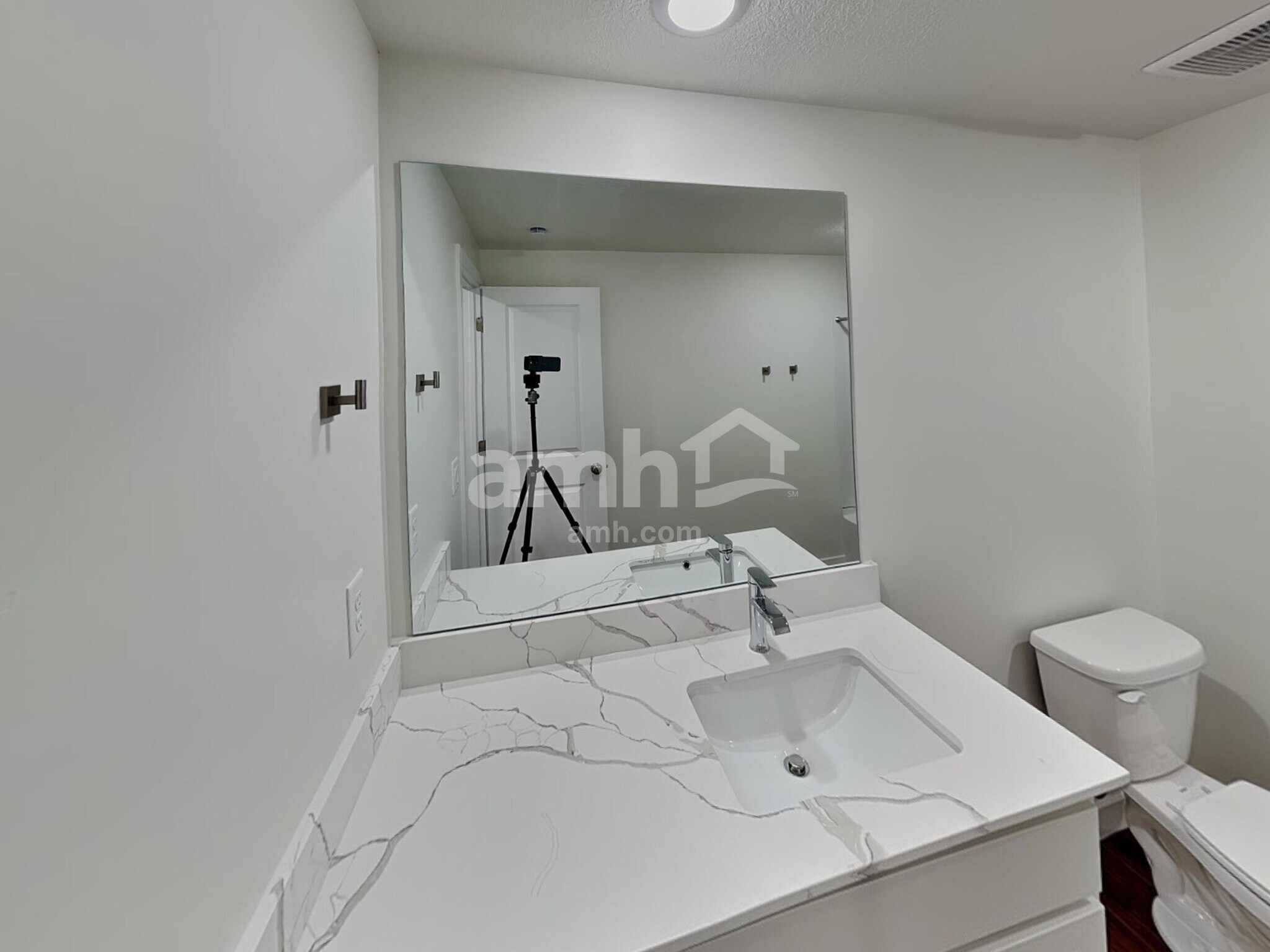 Building Photo - 8953 Wilroy Rd