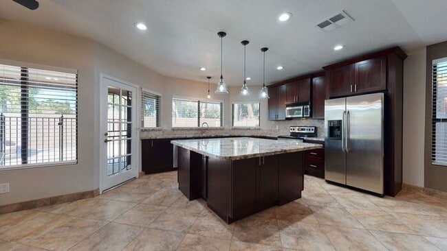 Building Photo - Very nice single level home