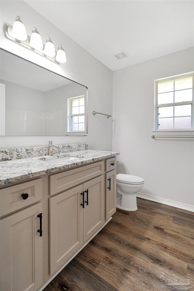 Building Photo - 28 Easton St