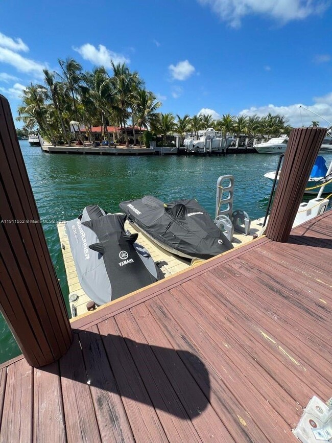 Primary Photo - 2430 NE 135th St