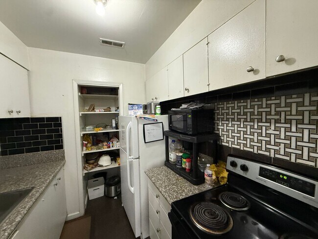 Building Photo - 68 E 200 S