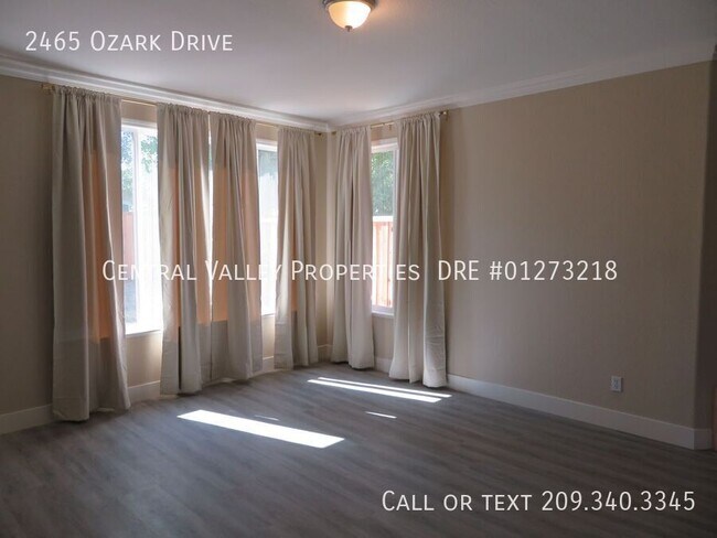 Building Photo - 2465 Ozark Dr
