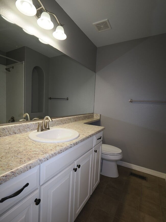 Building Photo - 5 Bedroom Home with AC in Cordera!