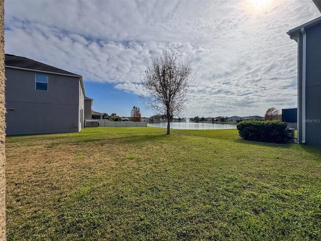 Building Photo - 10663 Pictorial Park Dr