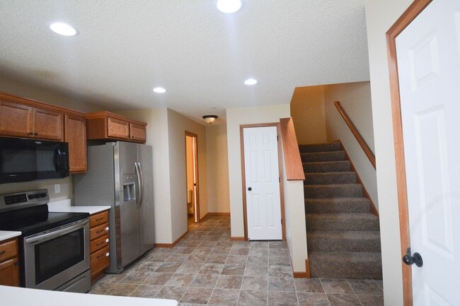 Building Photo - 3 Floor Townhome With Large Yard