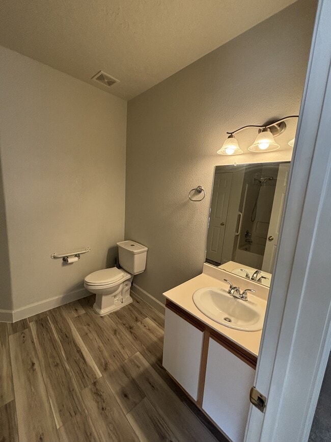 Building Photo - 6601 Shiprock Dr NE