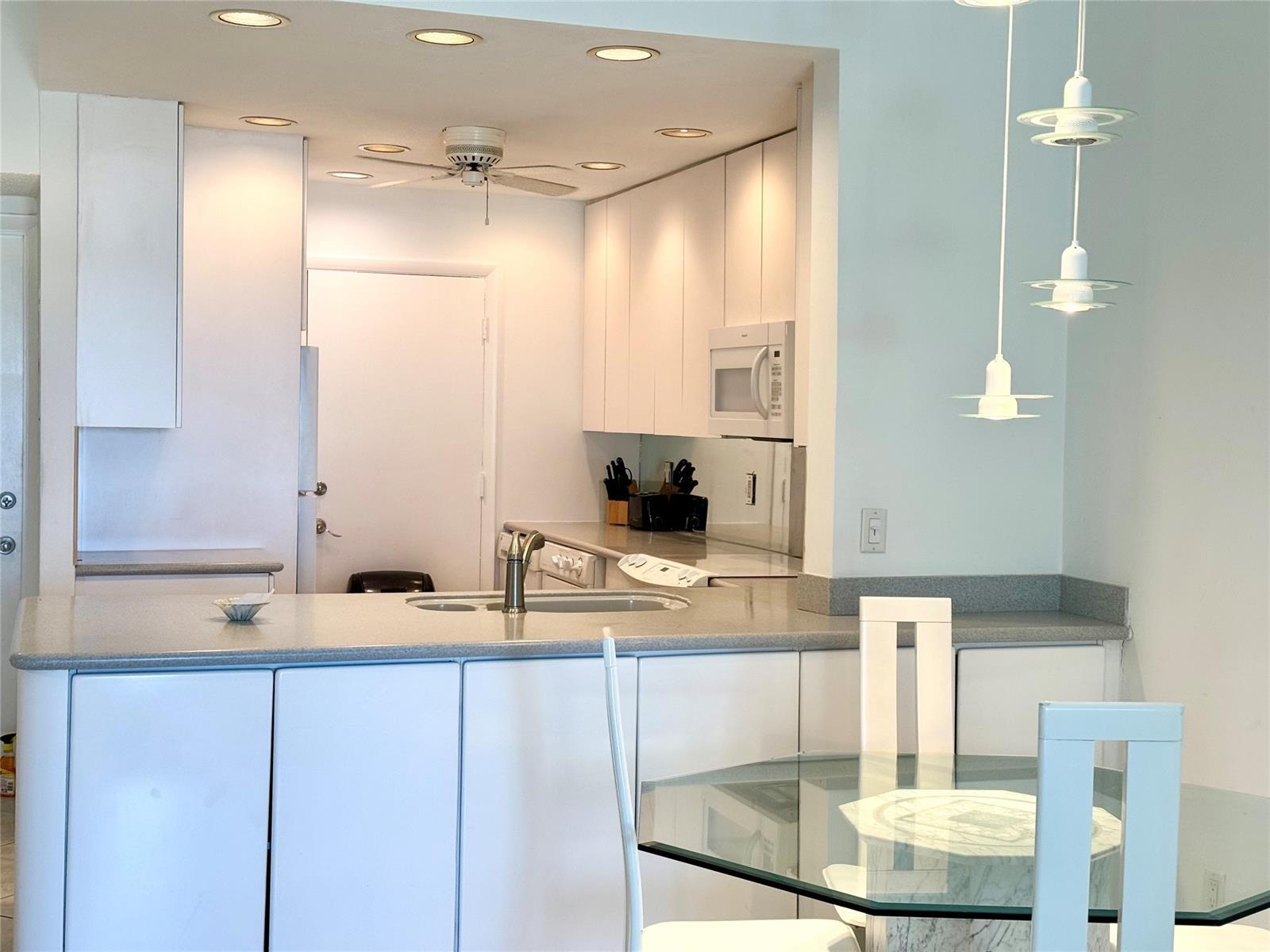 Building Photo - 6000 N Ocean Blvd