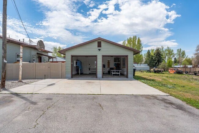 Building Photo - 187 N 300 W