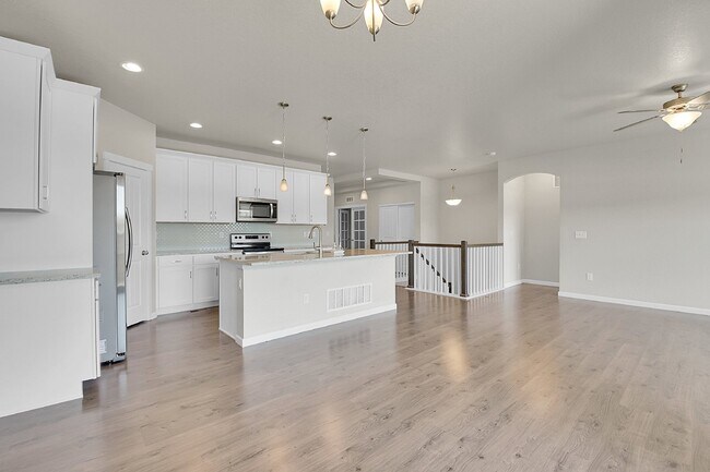 Building Photo - $2,895.00 - 4 Bedrooms, 2 Bathroom, Single...