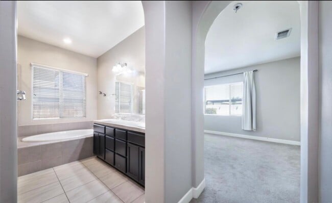 Building Photo - 9200 Rancho Viejo Dr