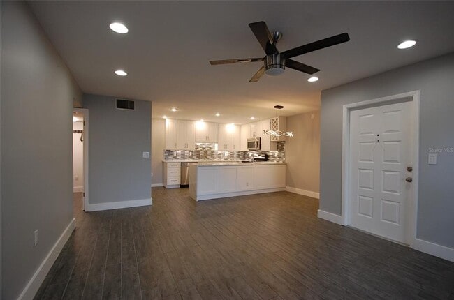 Building Photo - 1258 Pine Ridge Cir W