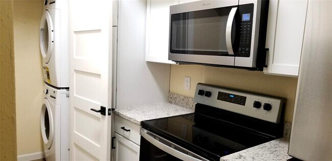 Building Photo - 6602 Harbor Town Dr