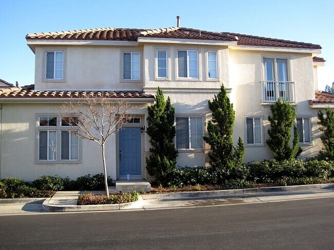 Primary Photo - 3-Bedroom Townhome with Community Pool & S...
