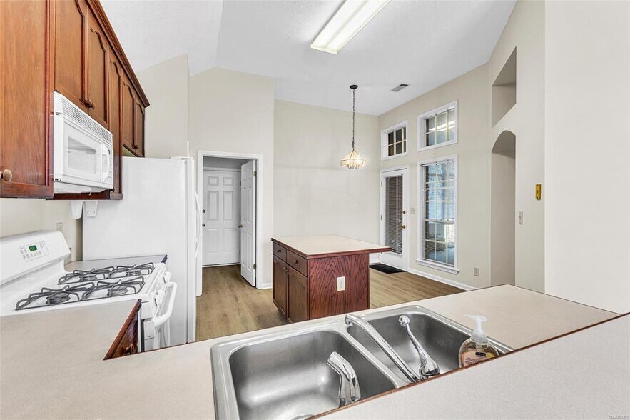 Building Photo - 2638 Queens Hollow Ct