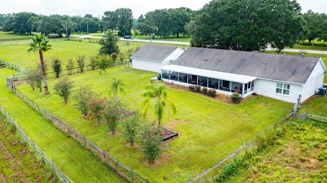 Building Photo - Country living close to everything - 3 bed, 3.5 bath, on an acre