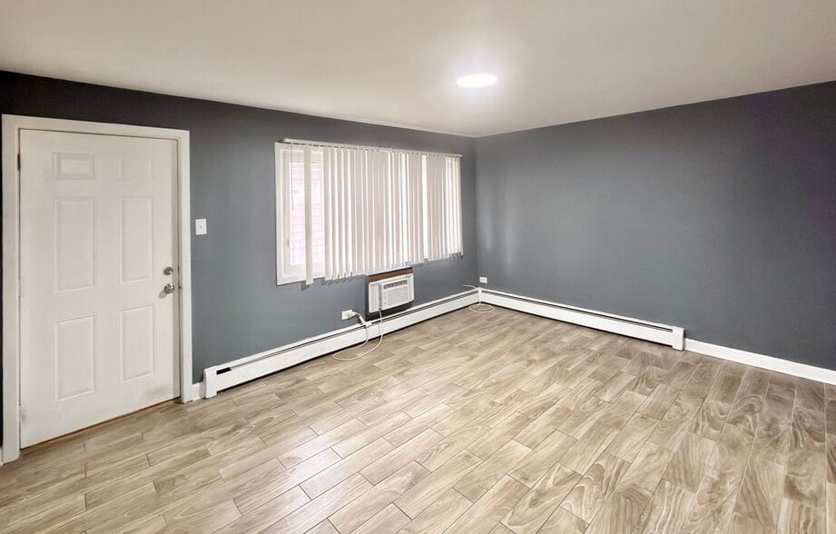 Building Photo - 8627 S Ingleside Ave