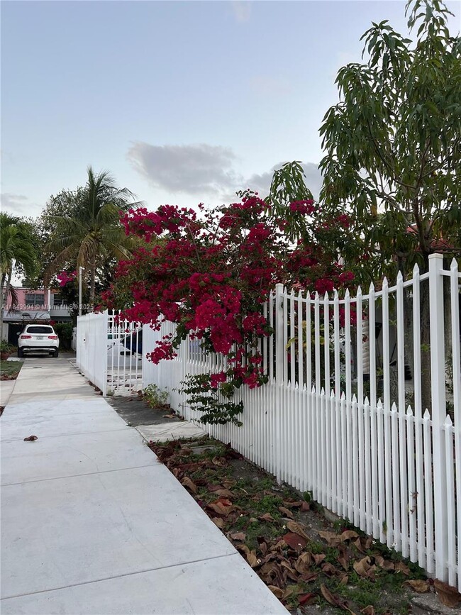 Building Photo - 636 NW 11th St