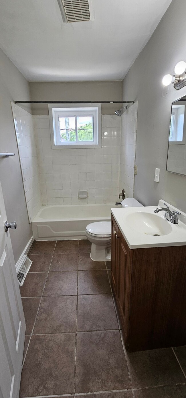 Building Photo - 1301 N Milton Ave