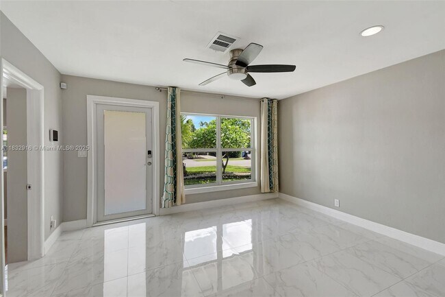 Building Photo - 320 NW 51st Ct