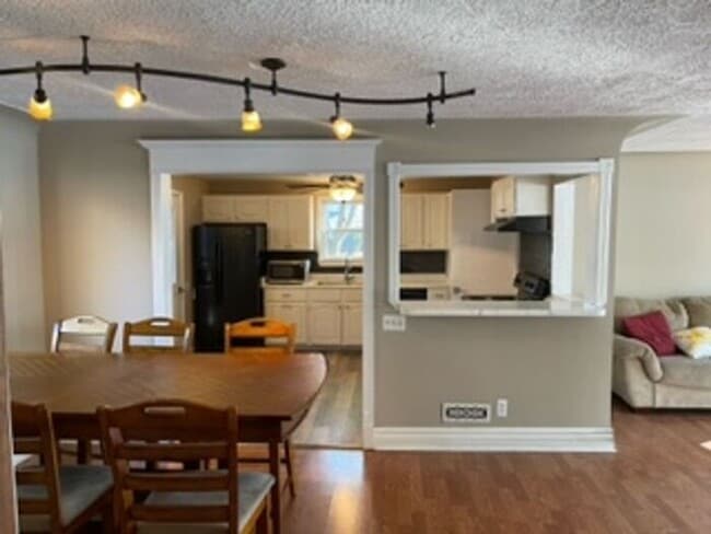 Building Photo - Lake Oakland Lakefront Home - 3 Bedroom 2 ...