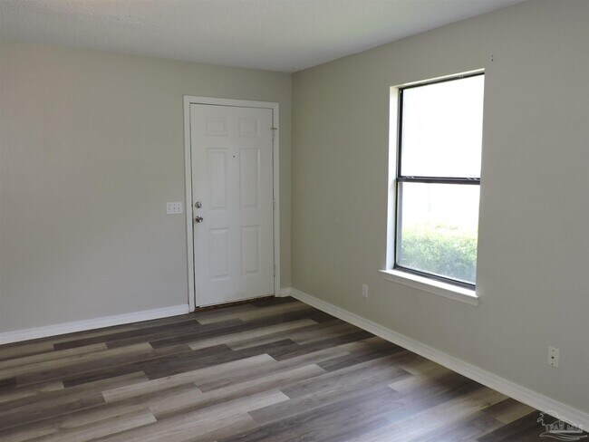 Building Photo - 5525 Woodsman Ct