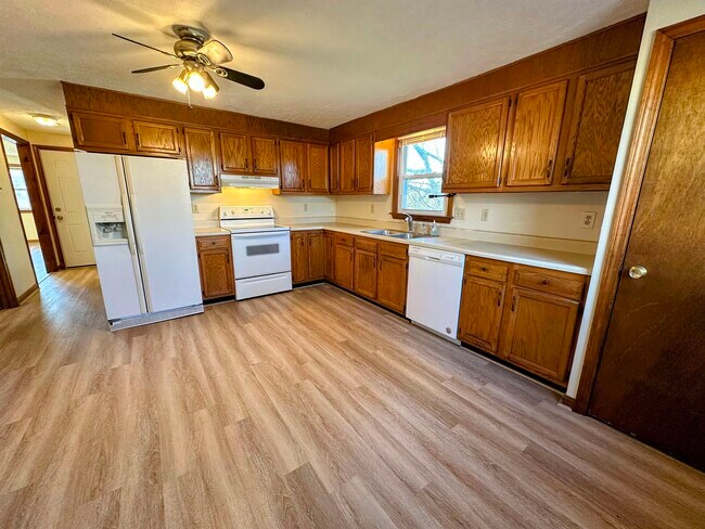 Building Photo - 33 Elwood Ave