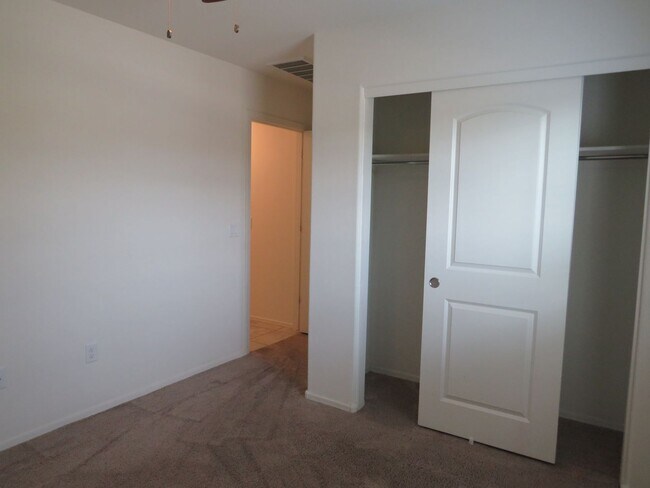 Building Photo - 145 E Mnr Vw Rd