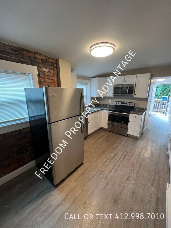 Primary Photo - 1014 Bingham St