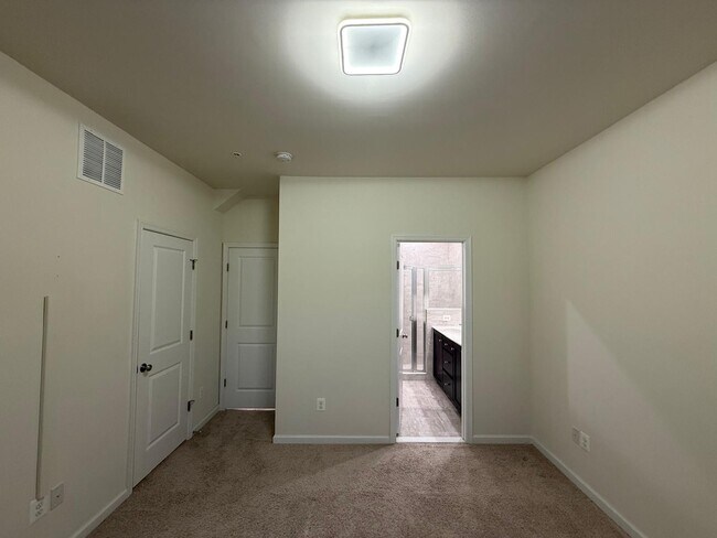 Building Photo - 23910 Catawba Hill Dr