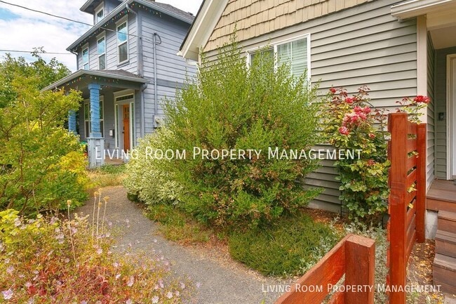 Building Photo - 5515 N Bowdoin St