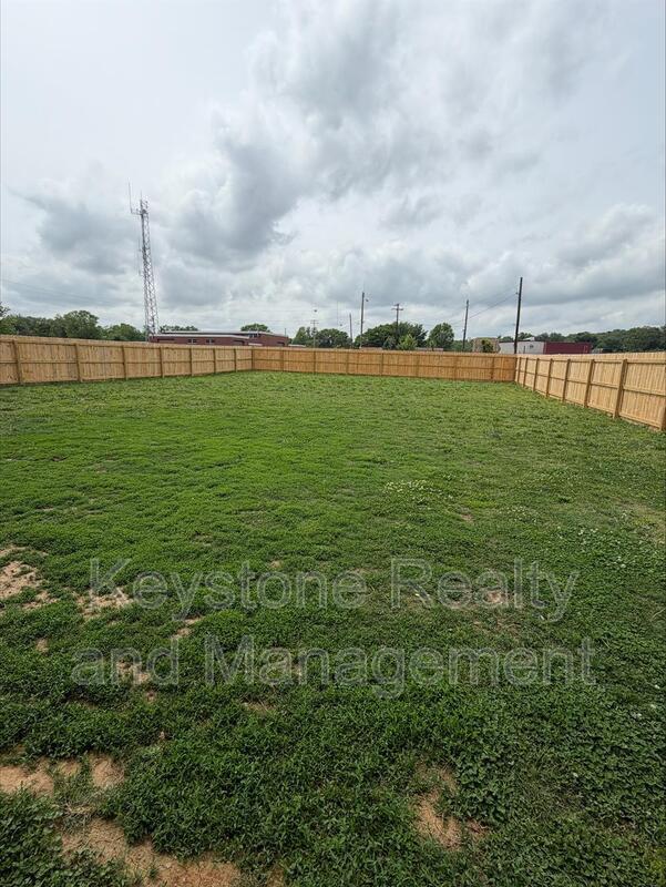 Building Photo - 605 Colonelette Dr