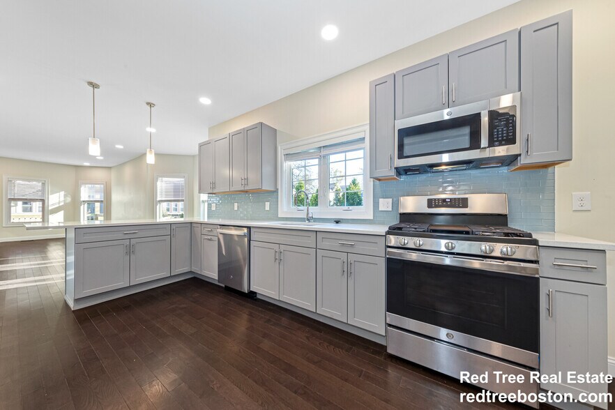 Building Photo - 62 Bradbury Ave