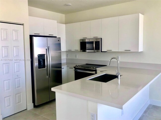 Building Photo - 6455 NW 103rd Pl