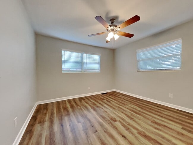 Building Photo - Charming 3BR Home in Jacksonville, FL | Sunroom | Garage | Large Fenced Yard | Pets Welcome
