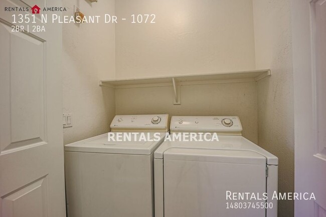 Building Photo - Beautiful 2 Bedroom Condo In Mirage Park R...