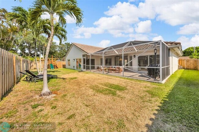 Building Photo - 9585 Carousel Cir S