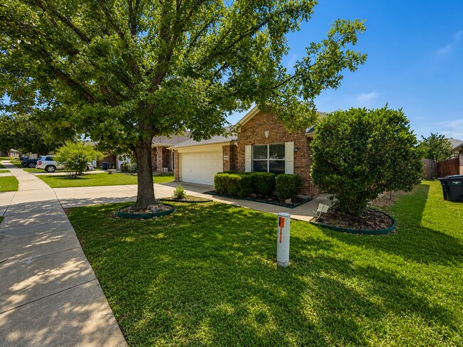 Building Photo - 10420 Devin Ln