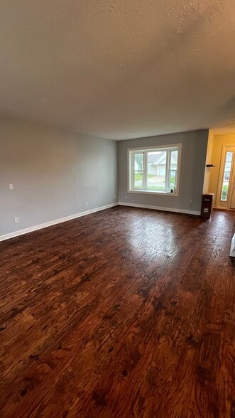 Building Photo - 4590 Doncaster Ave